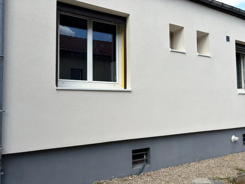 Détail de finition sur une façade isolée par l’extérieur